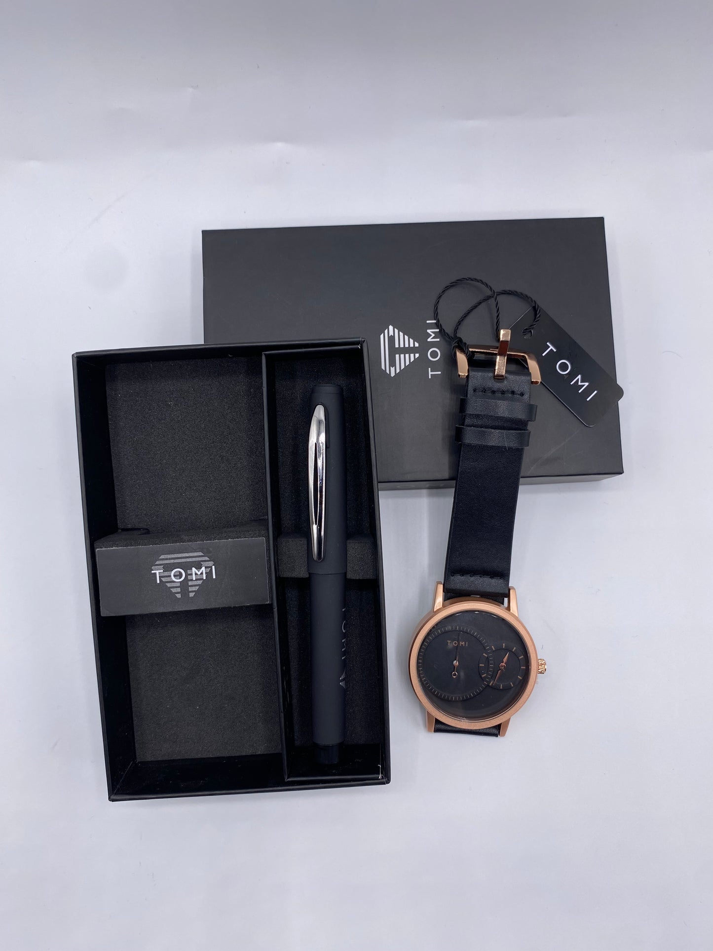 TOMI Men’s Luxury Gift Set – Gold Black Dial Watch with Leather Strap & Signature Pen