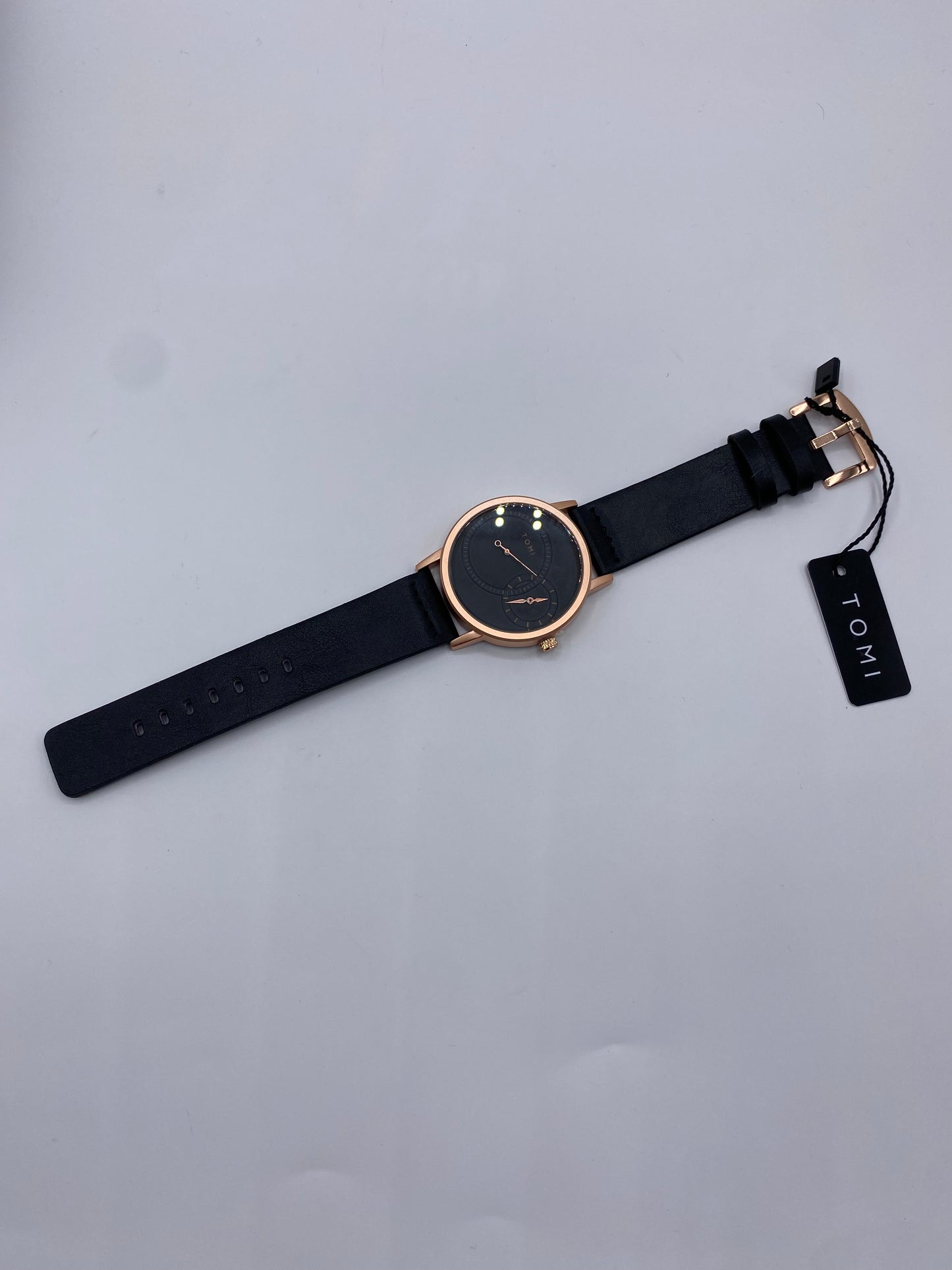 TOMI Men’s Luxury Gift Set – Gold Black Dial Watch with Leather Strap & Signature Pen