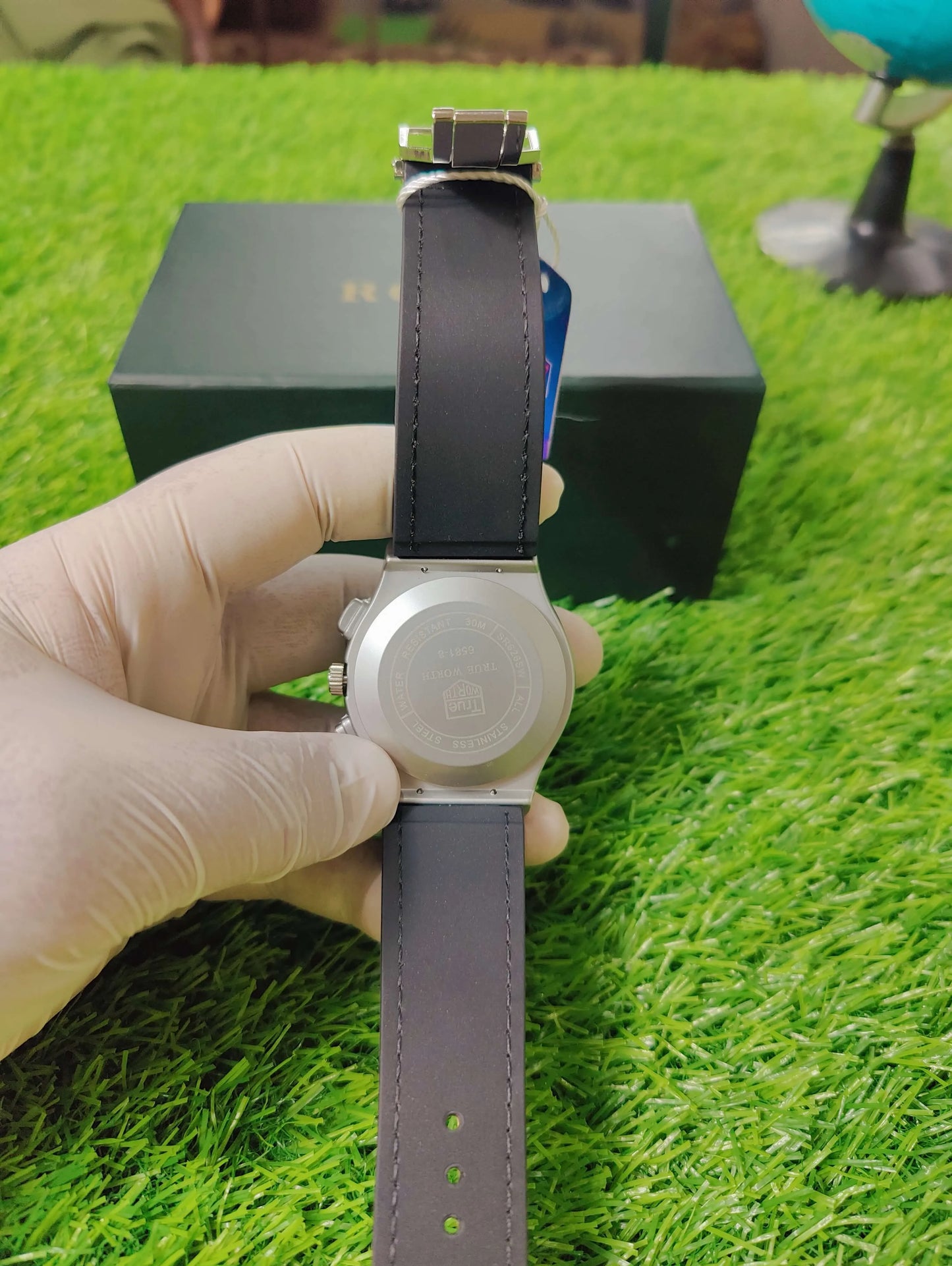 Men’s watch with date display and master lock by True Worth – Pakistan